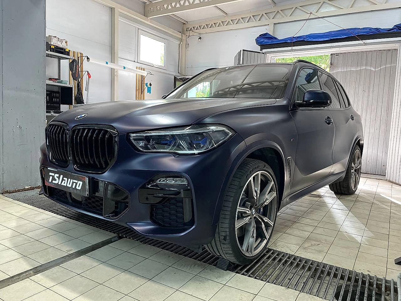 BMW X5 шумоизоляция арок в Астане BMW X5 шумоизоляция арок в Астане